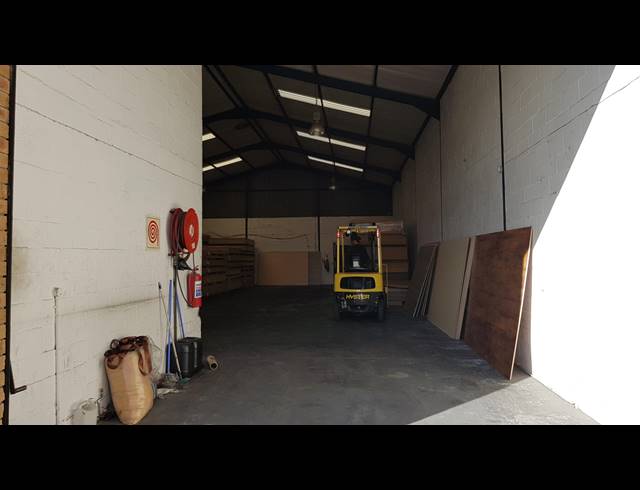 650M² FACTORY TO LET IN SAXENBURG PARK 1